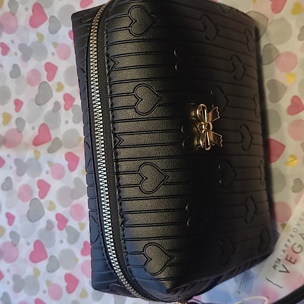 NWT Black Vegan Leather Heart Embossed Wristlet Make Up  Bag